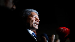 Jerônimo distorce fala de ex-capitão do Bope em propaganda eleitoral e é rebatido por ele: 'A Bahia está um caos na segurança pública'