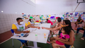 Tranquilidade e organização marcam início da entrega dos cupons da Cesta de Natal na sede