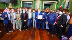 Geraldo Júnior concede o Título de Cidadão Soteropolitano a Júnior Borges