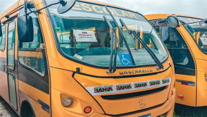 Educação de Dias d’Ávila recebe ônibus para reforçar transporte escolar no município