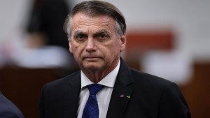 Cirurgia de Bolsonaro começa às 9h no Natal e deve durar quatro horas