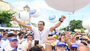Ovacionado na Lavagem do Bonfim, Bruno Reis critica 20 anos do PT e convoca mudança na Bahia