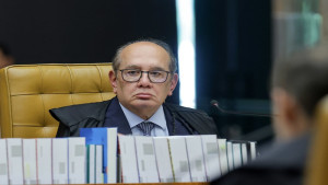 Gilmar Mendes nega pedido de prisão domiciliar para Jair Bolsonaro. O mesmo soltar traficante preso com 188 kg de cocaína