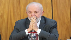 Metade do Brasil rejeita Lula e quer sua saída, aponta pesquisa