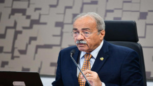 PGR pede arquivamento de inquérito de senador flagrado pela PF com dinheiro na cueca