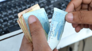 Salário mínimo de R$1.621 começa a valer nesta quinta-feira