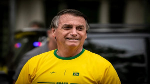 Defesa de Bolsonaro pede ao STF visita de assessor de Trump na prisão