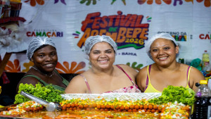 Festival de Arembepe 2026 movimenta economia local e fortalece trabalho de ambulantes e barraqueiros