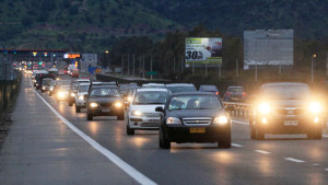 Motoristas que desrespeitarem nova regra do farol podem levar multa