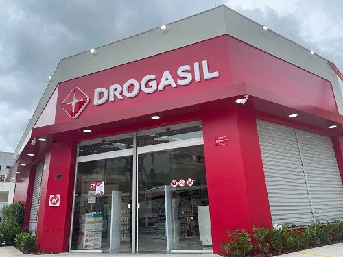 Justiça proíbe farmácia de exigir CPF para conceder descontos e condena Drogasil a pagar R$ 10 milhões